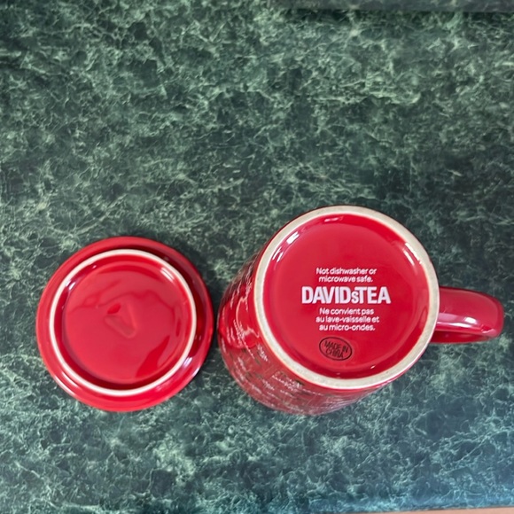 David’s Tea coffee tea mug cup with lid Christmas gold and white Holly design - Picture 3 of 6